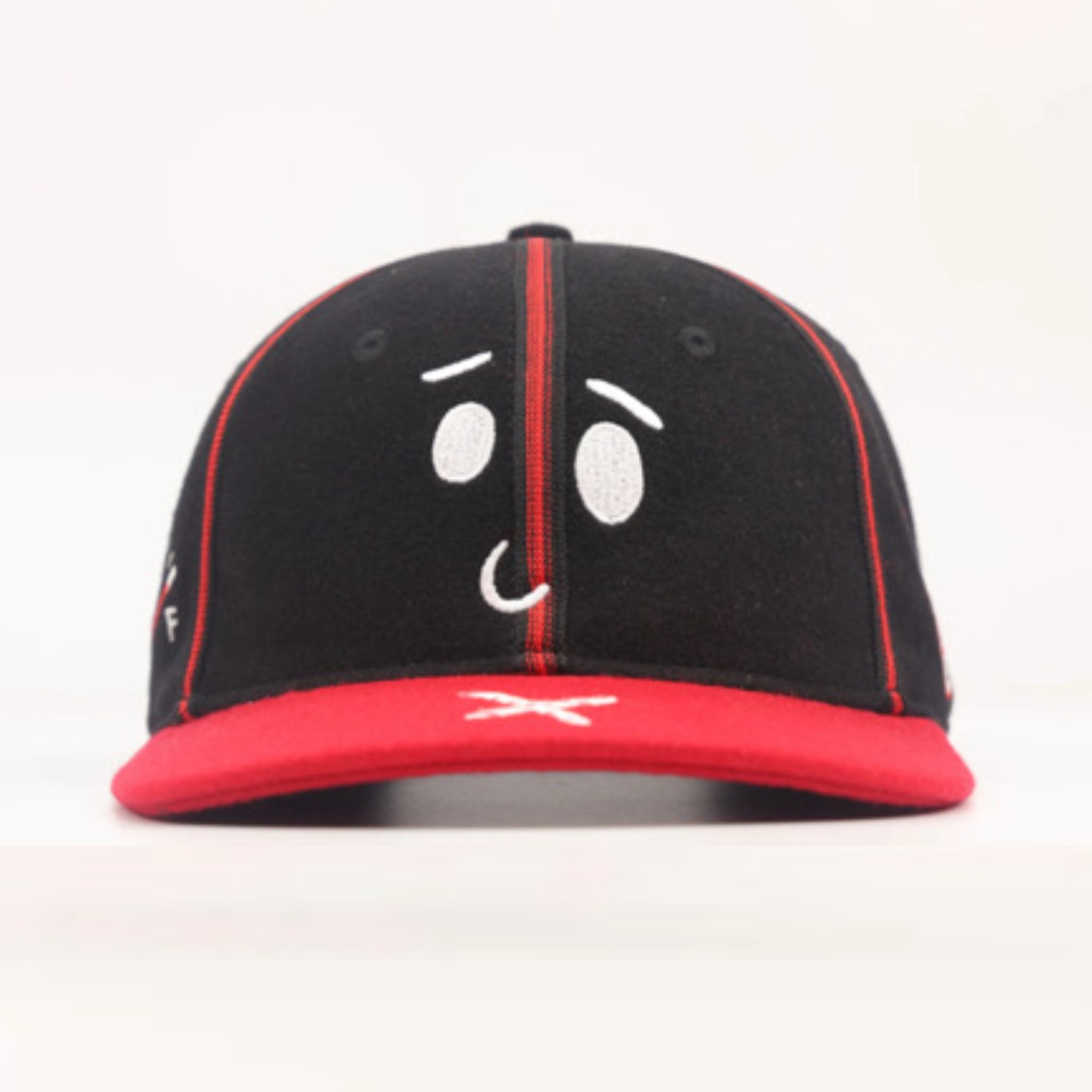 BLACK/RED STRAPBACK